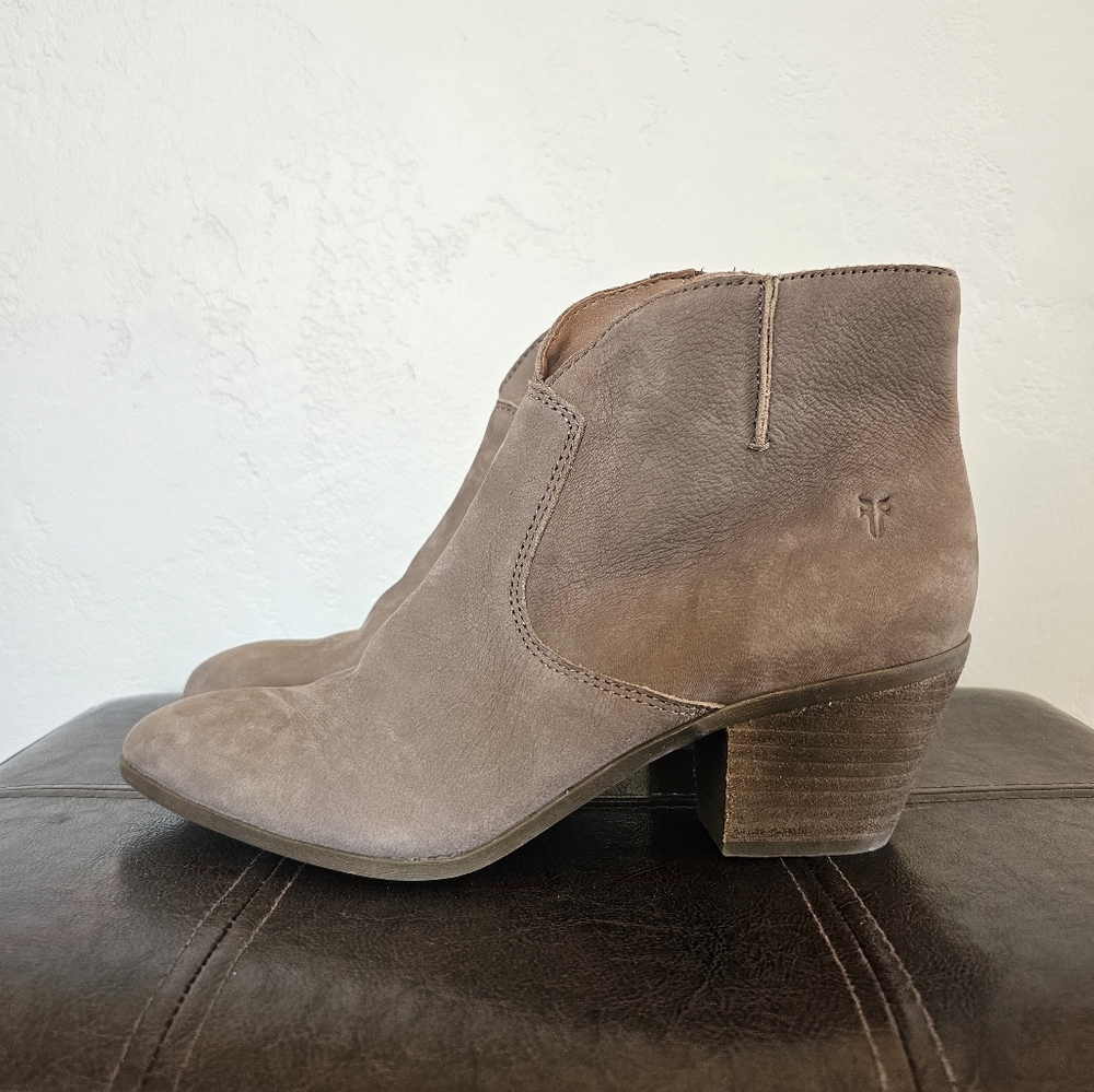 Frye Jennifer‎ Taupe Leather Heeled Western Bohemian Casual Ankle Boots Sz 8